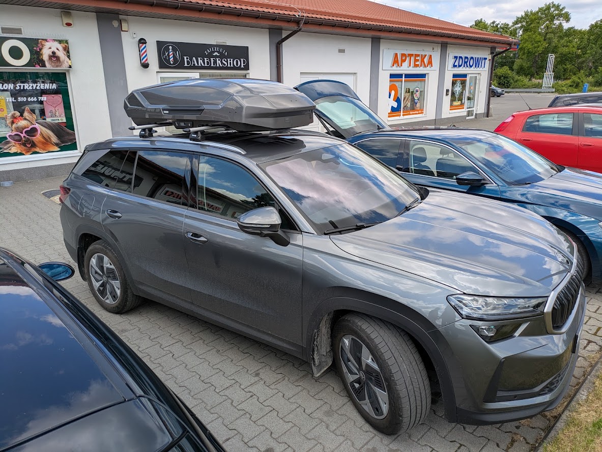 Box dachowy Thule Motion 3 L Titan na Skodzie Kodiaq ? widok boczny i aerodynamika